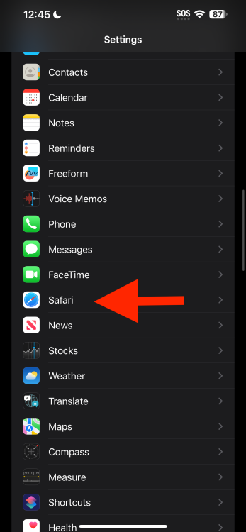 Red arrow pointing to Safari
